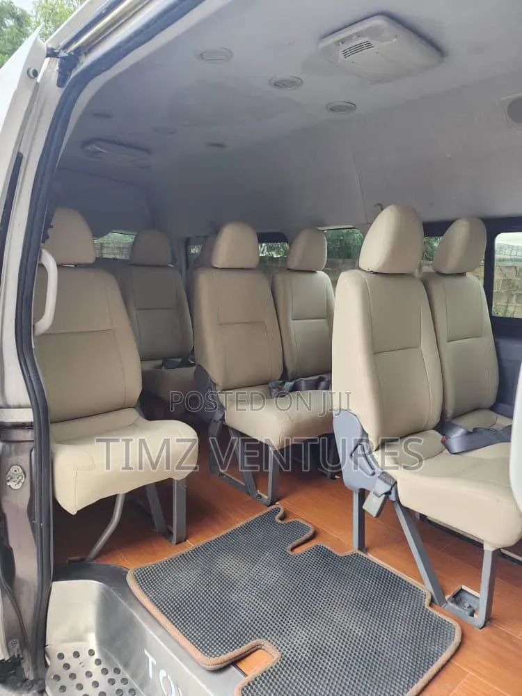 Toyota HiAce 2012 White