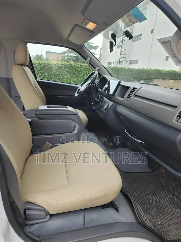 Toyota HiAce 2012 White