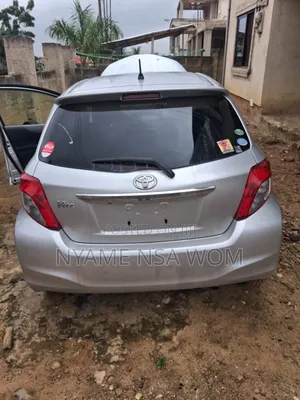 Toyota Vitz 2014 Silver