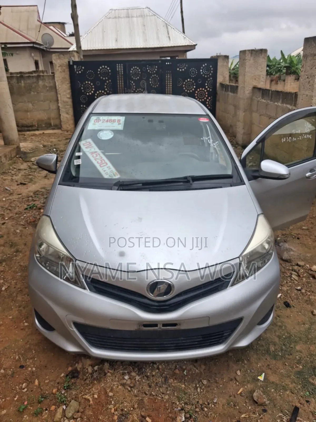 Toyota Vitz 2014 Silver