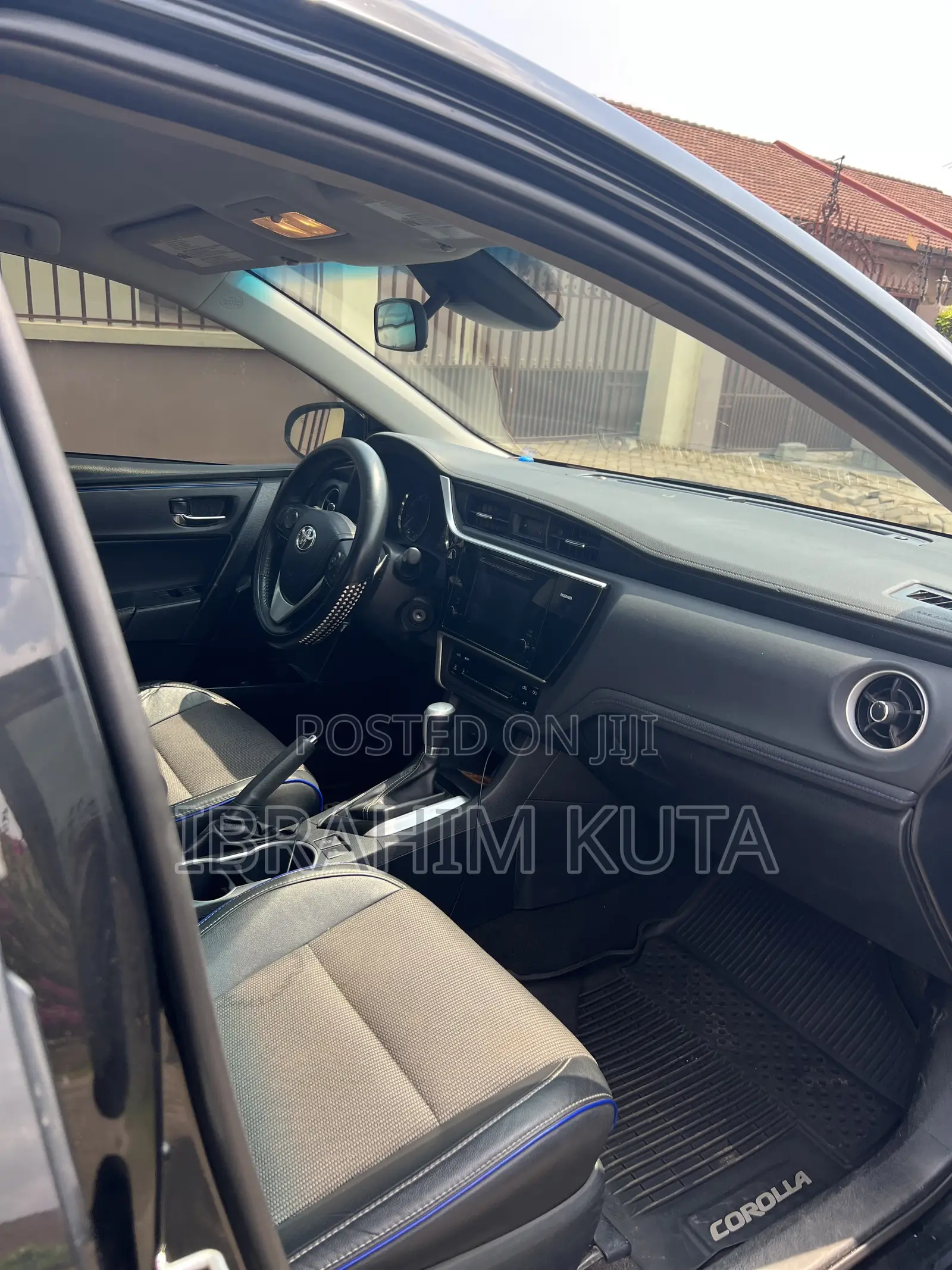 Toyota Corolla SE 4dr Sedan (1.8L 4cyl CVT) 2017 Black