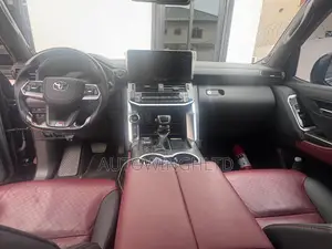 Toyota Land Cruiser LC300 2025 Black