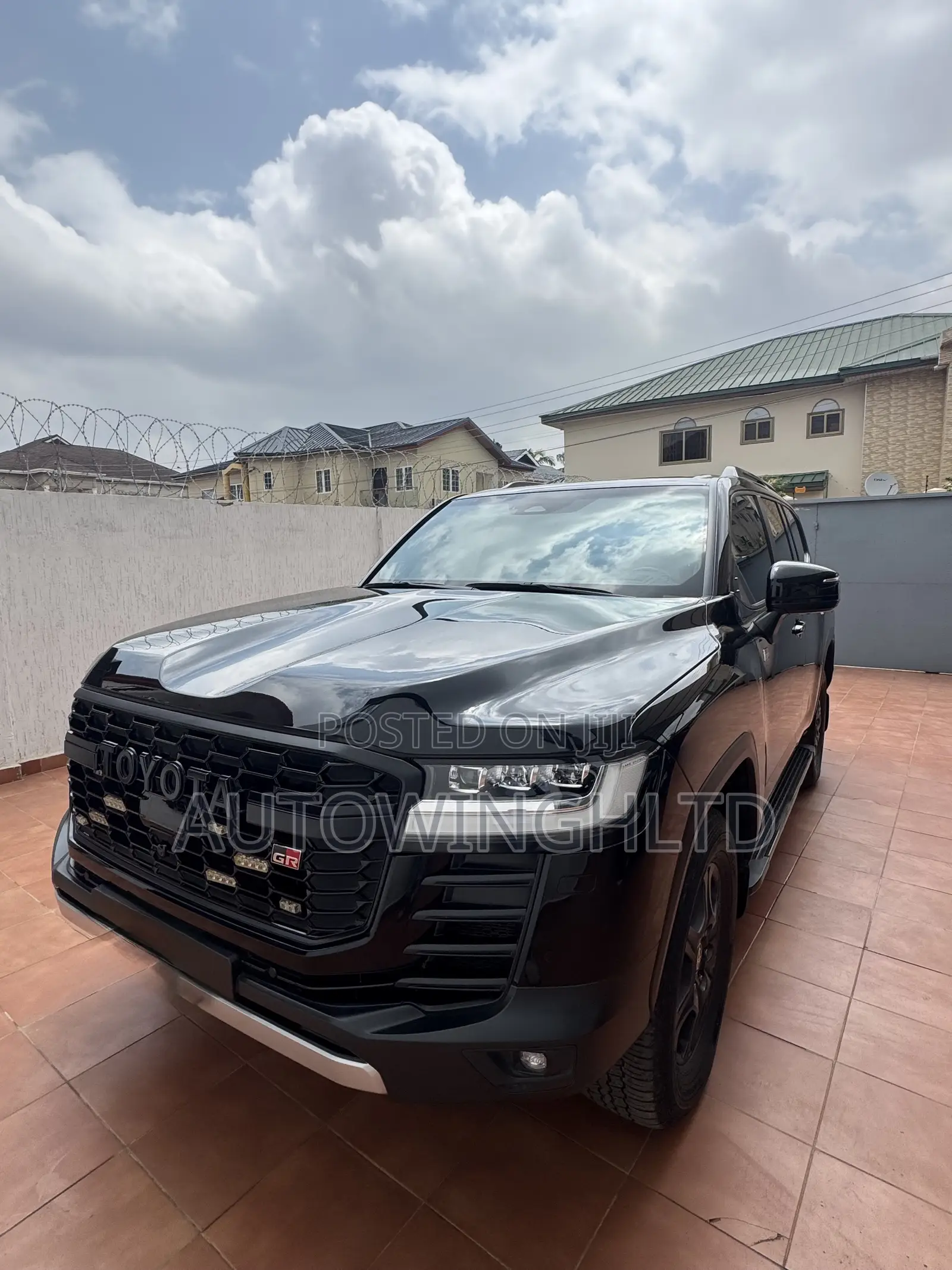 Toyota Land Cruiser LC300 2025 Black