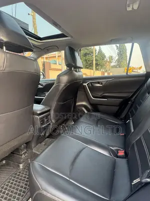 Toyota RAV4 XLE Premium AWD 2020 Silver