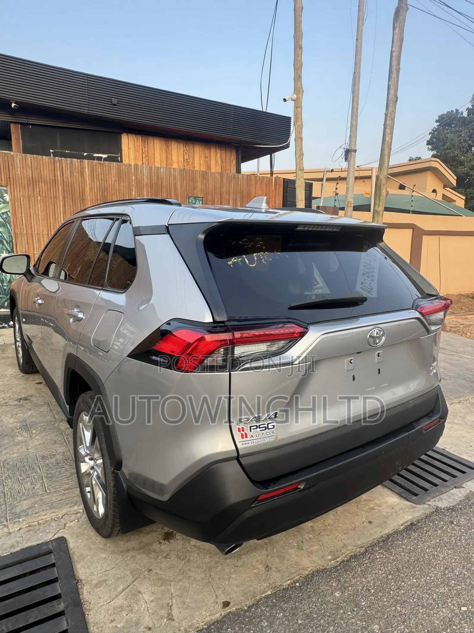 Toyota RAV4 XLE Premium AWD 2020 Silver