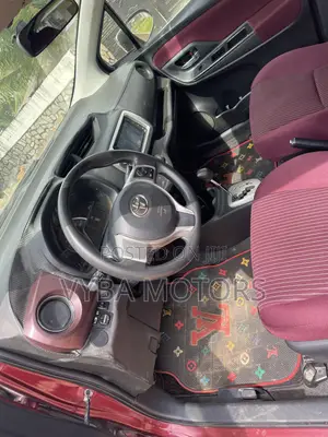 Toyota Vitz 2015 Burgundy