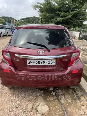 Toyota Vitz 2015 Burgundy