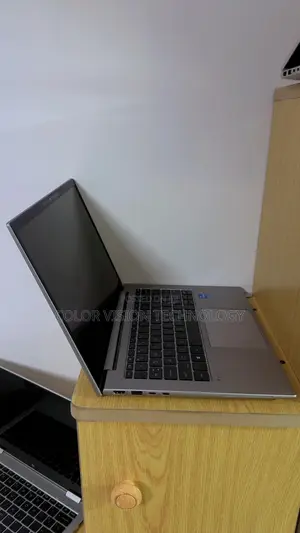 Laptop HP ZBook Firefly G9 16GB Intel Core i7 SSD 1T