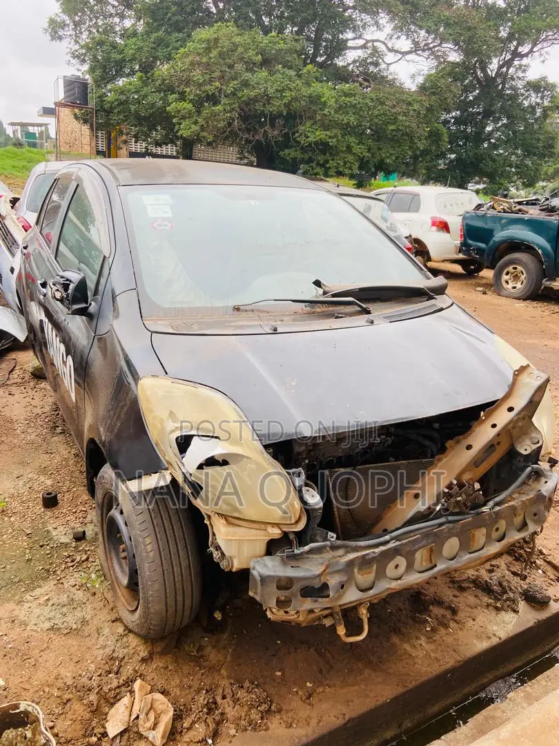 Toyota Vitz 2010 Black
