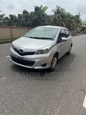 Toyota Vitz 1.3 AWD 5dr 2014 Silver
