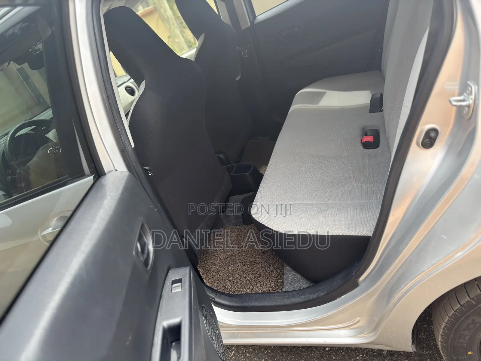 Toyota Vitz 1.3 AWD 5dr 2014 Silver