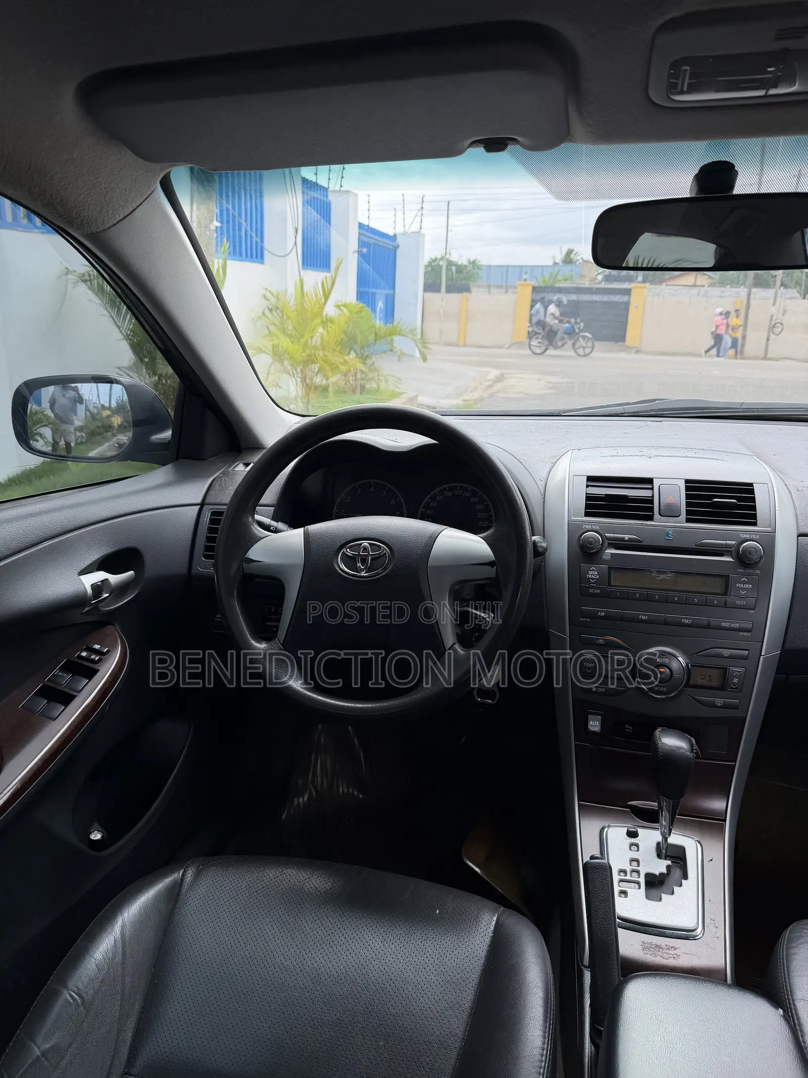 Toyota Corolla LE 4dr Sedan (1.8L 4cyl 4A) 2012 Black