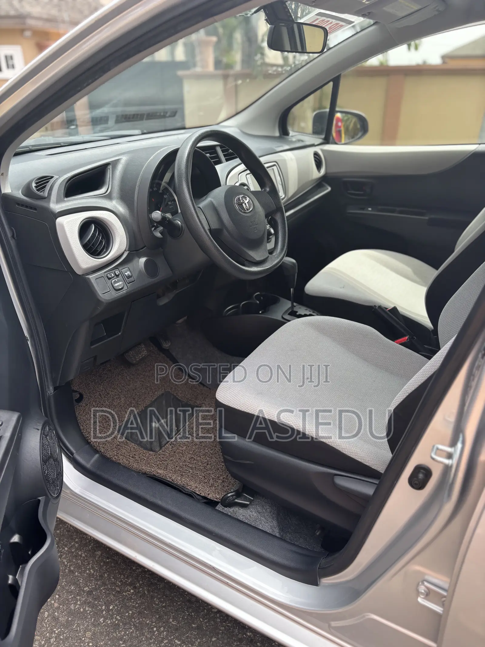 Toyota Vitz 1.3 AWD 5dr 2014 Silver