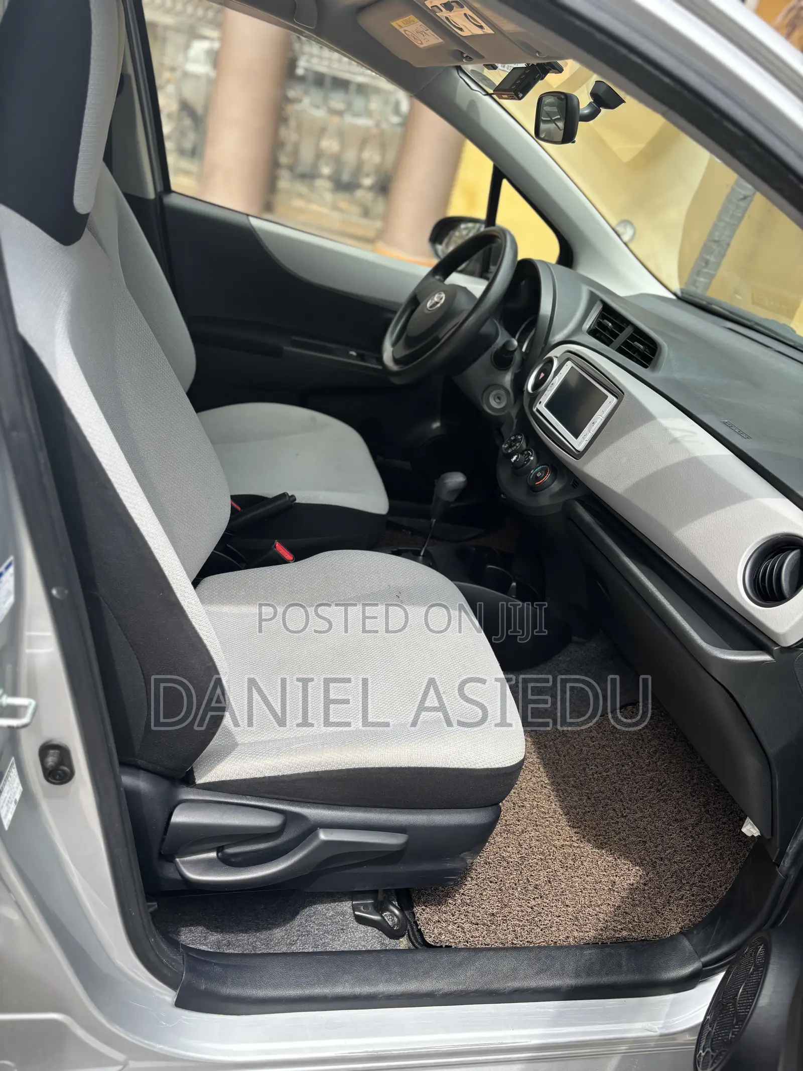 Toyota Vitz 1.3 AWD 5dr 2014 Silver