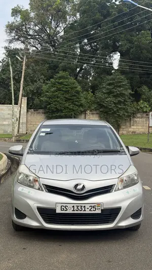 Toyota Vitz 1.0 FWD 5dr 2013 Gray
