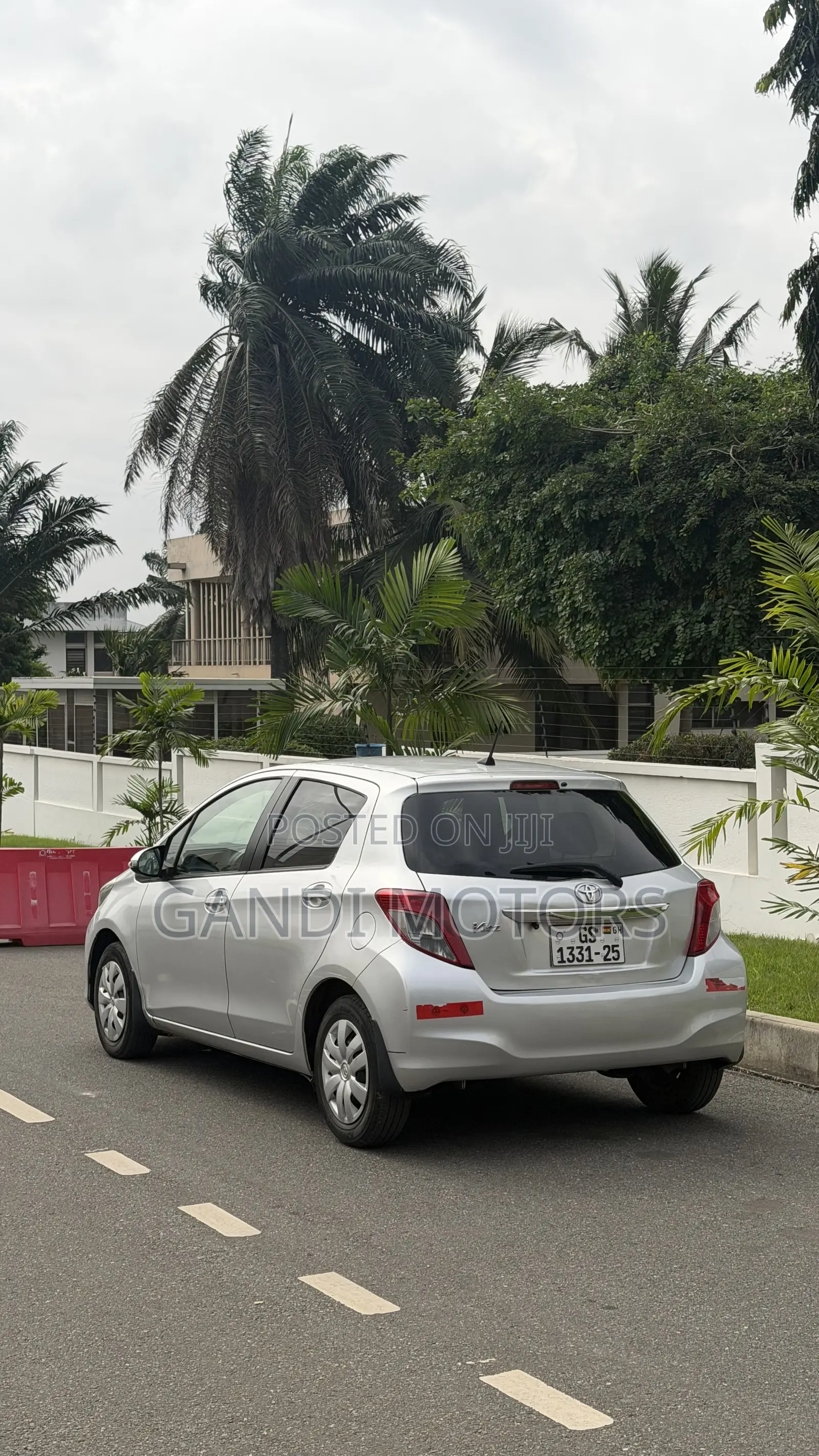 Toyota Vitz 1.0 FWD 5dr 2013 Gray