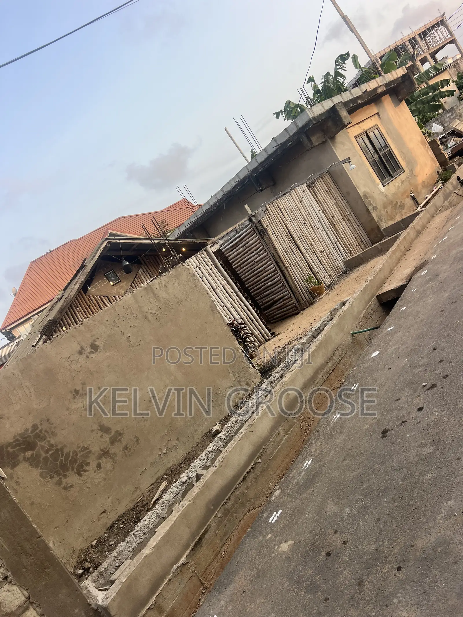 It’s Close to the Tse Addo Roundabout, 20 Minutes to the Airport