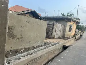 It’s Close to the Tse Addo Roundabout, 20 Minutes to the Airport