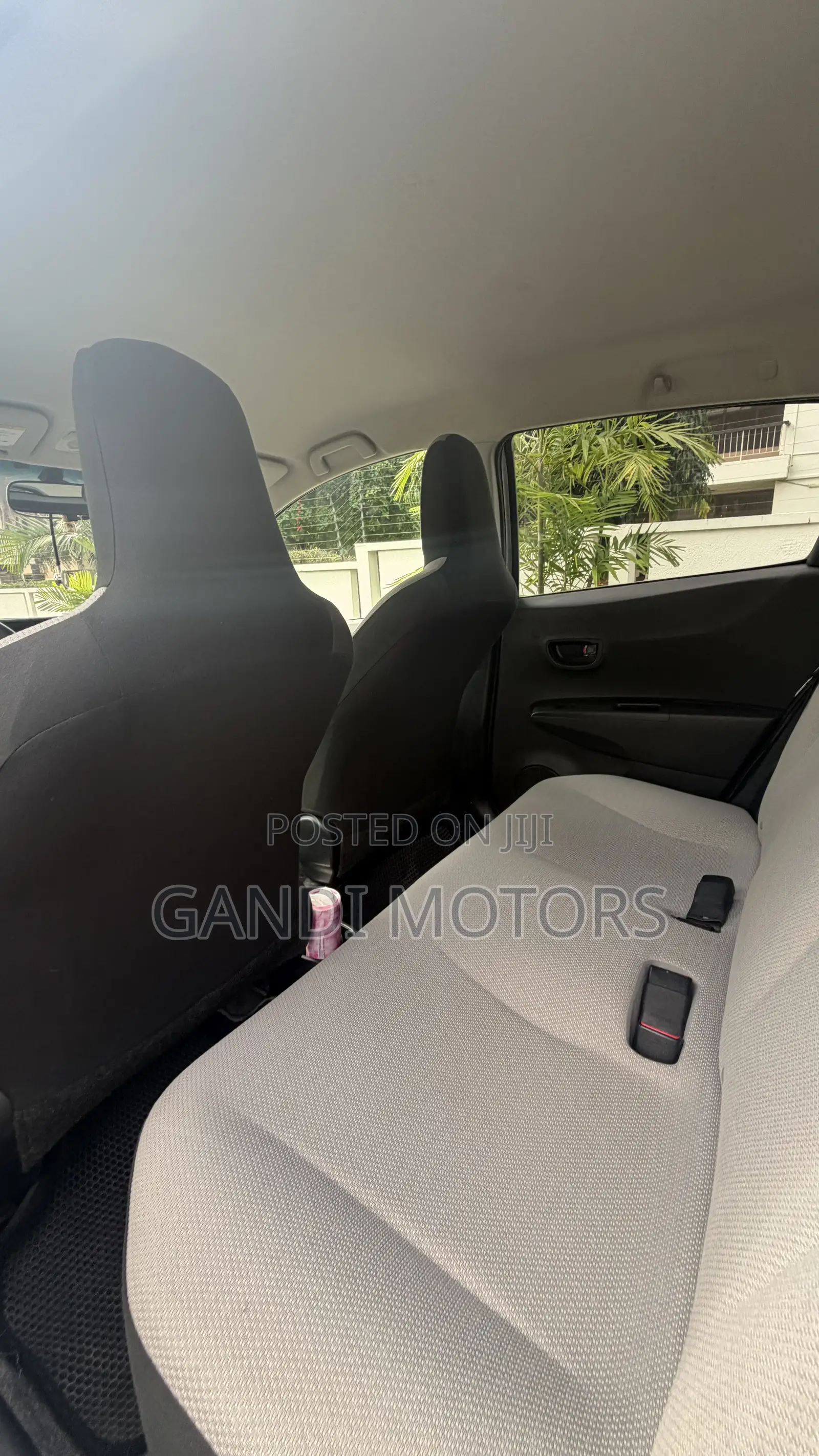 Toyota Vitz 1.0 FWD 5dr 2013 Gray