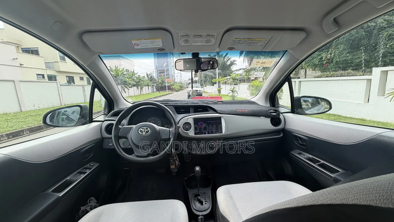 Toyota Vitz 1.0 FWD 5dr 2013 Gray