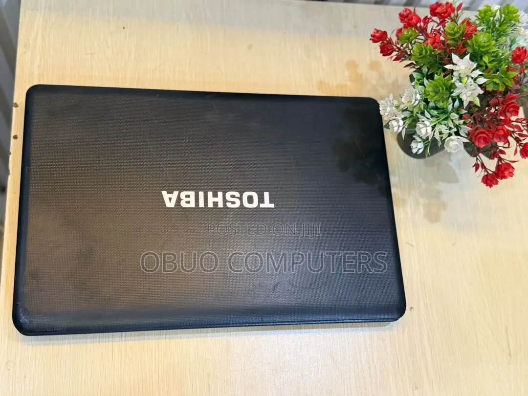 Laptop Toshiba Satellite C665 4GB Intel Core i5 SSD 128GB