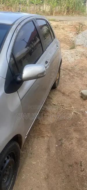 Toyota Vitz 1.0 FWD 3dr 2010 Silver