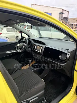 Toyota Vitz 1.3 FWD 5dr 2015 Yellow