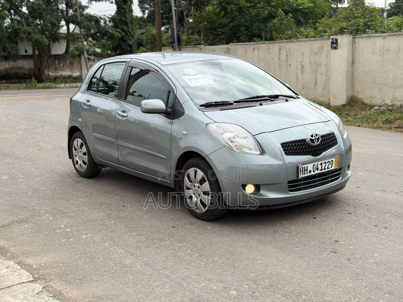 Toyota Yaris Base Hatchback 5dr 2010 Gray