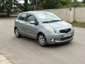 Toyota Yaris Base Hatchback 5dr 2010 Gray