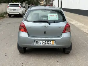 Toyota Yaris Base Hatchback 5dr 2010 Gray