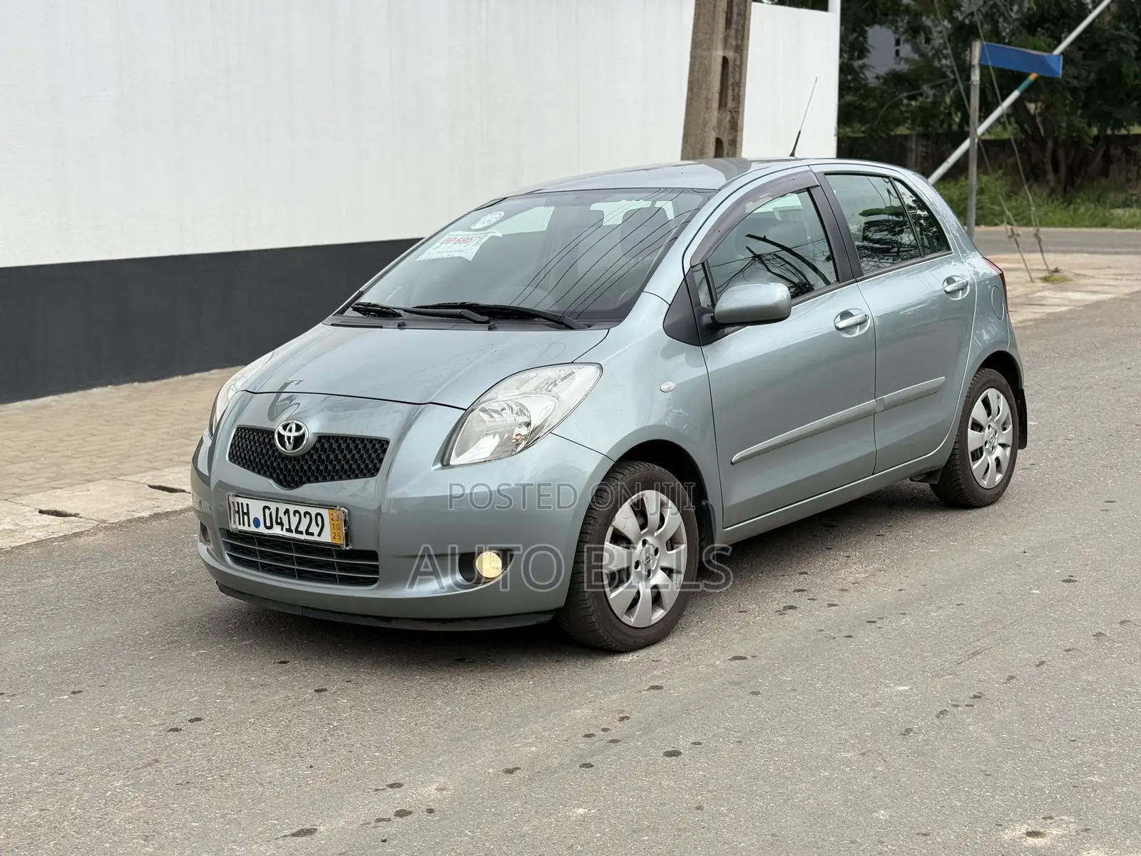 Toyota Yaris Base Hatchback 5dr 2010 Gray