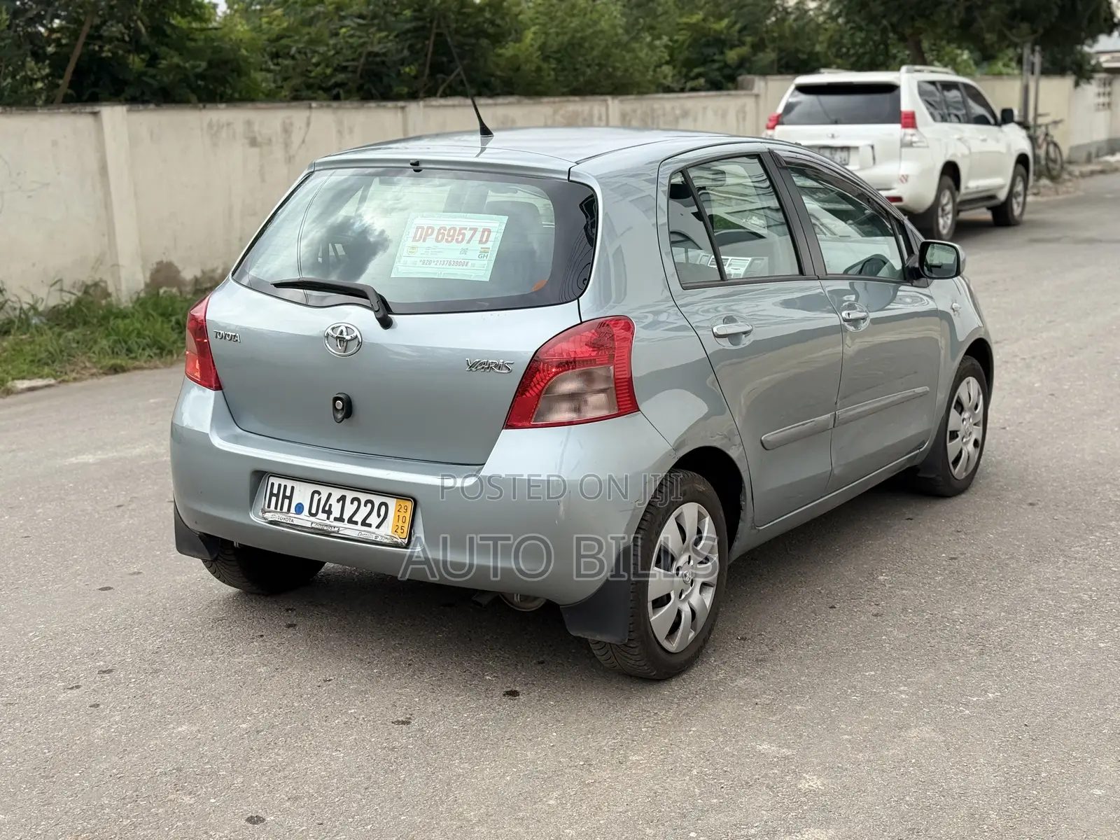 Toyota Yaris Base Hatchback 5dr 2010 Gray