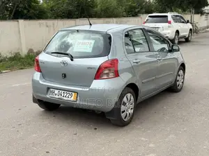 Toyota Yaris Base Hatchback 5dr 2010 Gray