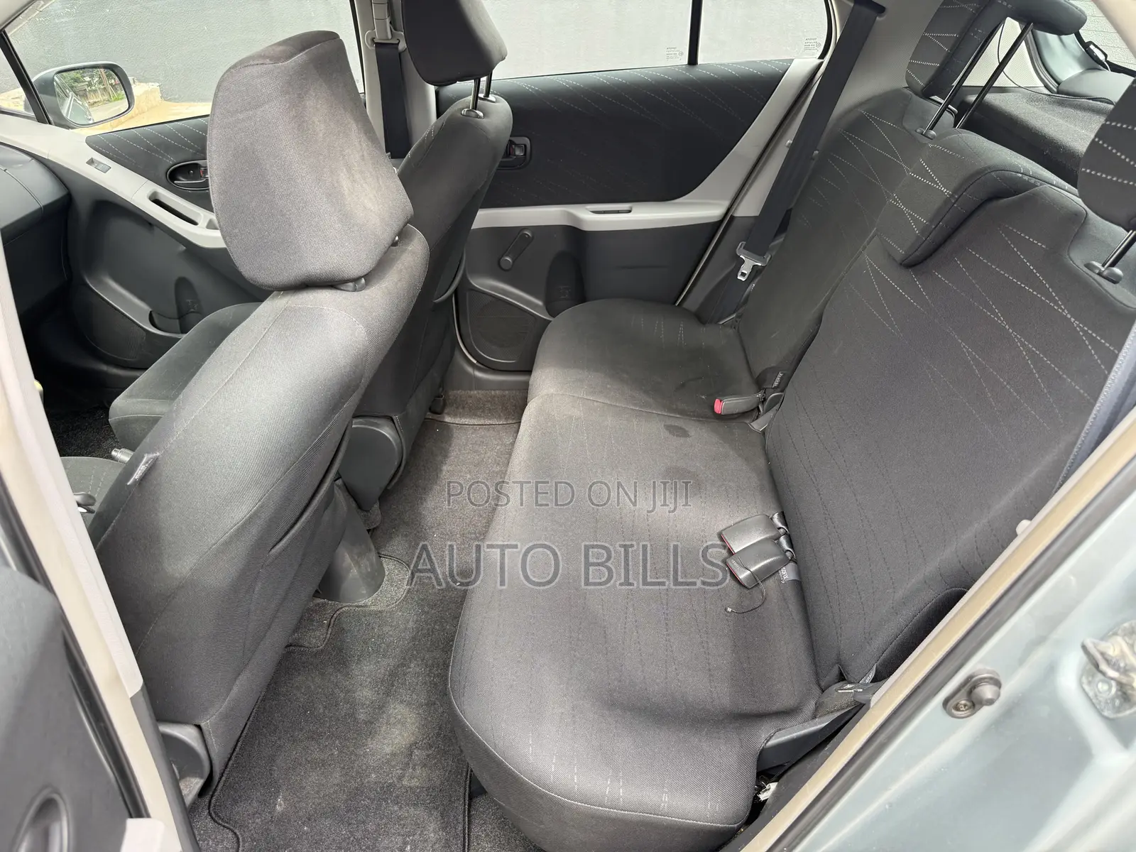 Toyota Yaris Base Hatchback 5dr 2010 Gray