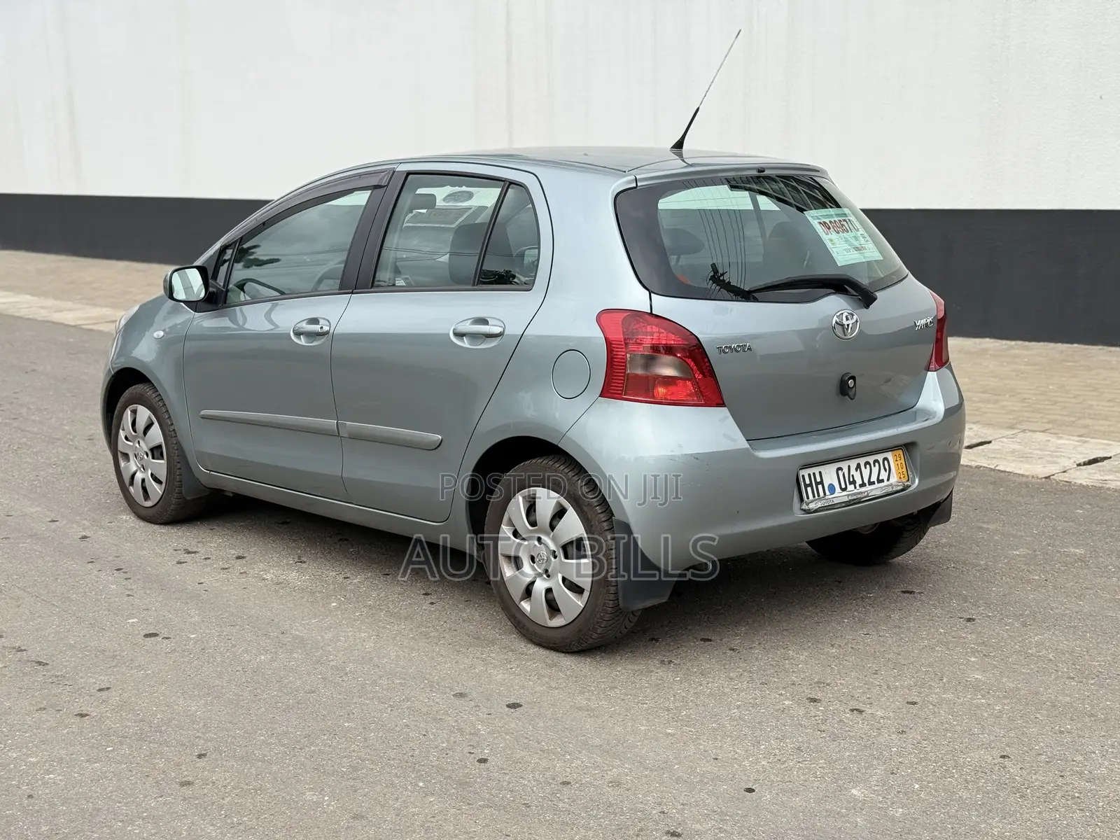 Toyota Yaris Base Hatchback 5dr 2010 Gray