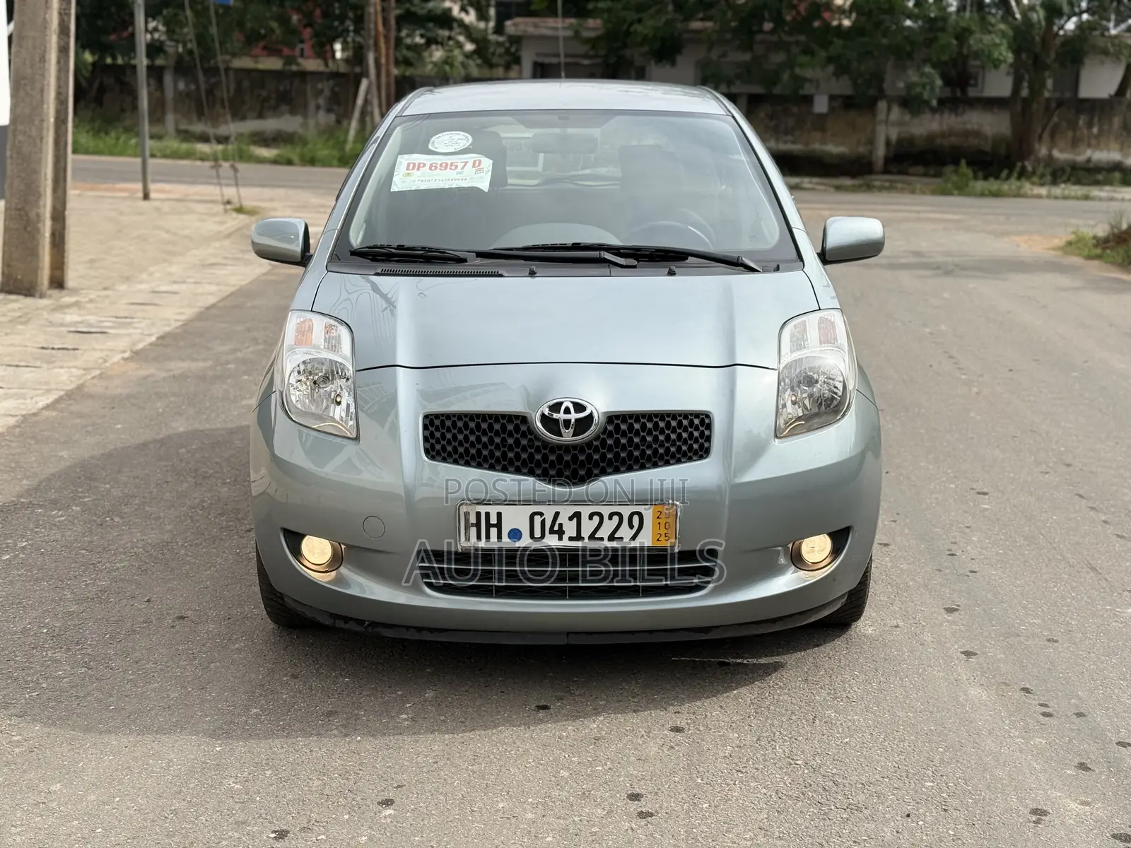 Toyota Yaris Base Hatchback 5dr 2010 Gray