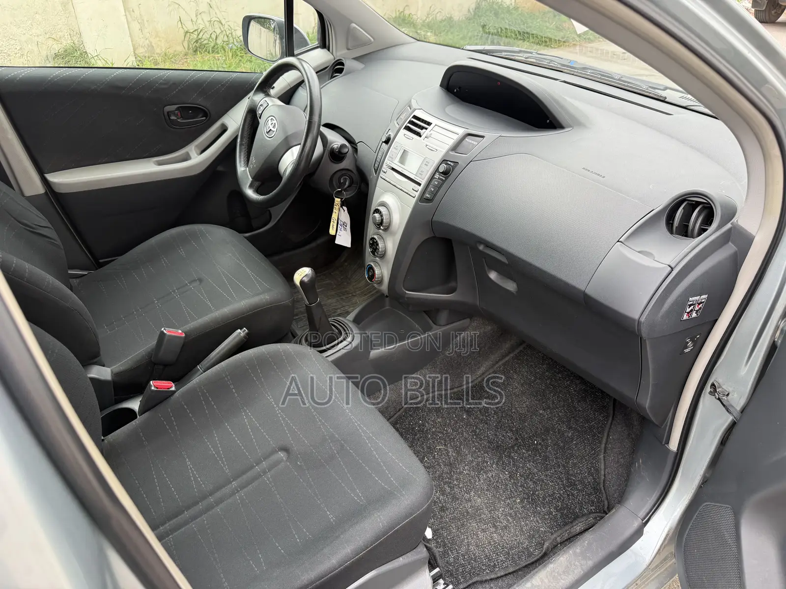 Toyota Yaris Base Hatchback 5dr 2010 Gray