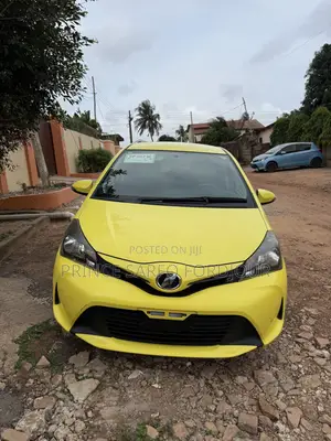 Toyota Vitz 2015 Yellow