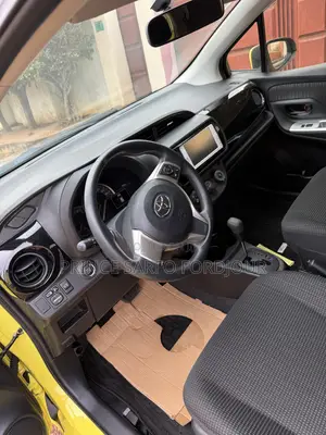 Toyota Vitz 2015 Yellow