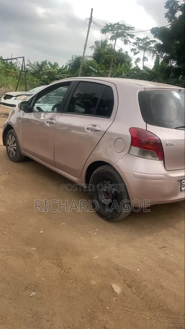Toyota Vitz 2010