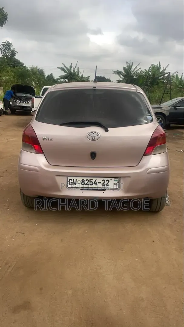 Toyota Vitz 2010