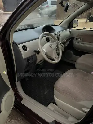 Toyota Sienta 2011