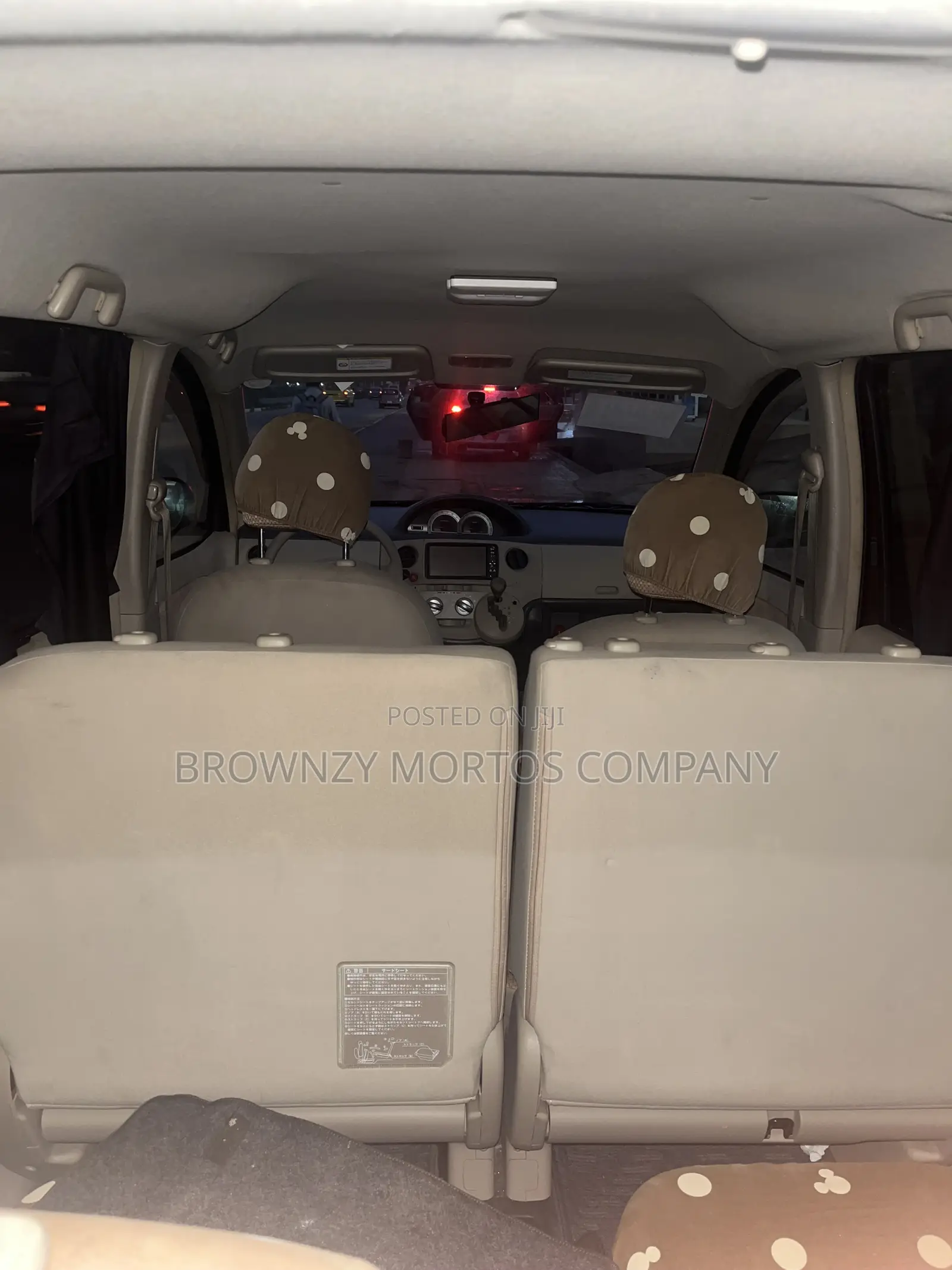 Toyota Sienta 2011