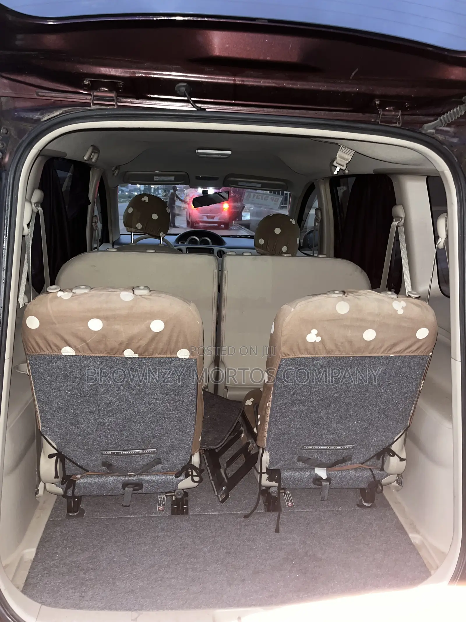Toyota Sienta 2011