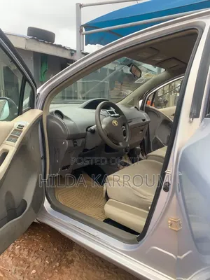 Toyota Vitz 2011 Silver