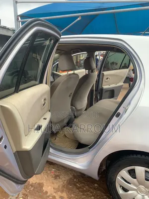 Toyota Vitz 2011 Silver