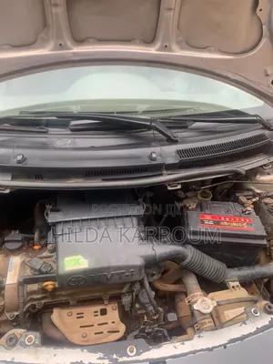 Toyota Vitz 2011 Silver