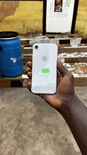 Apple iPhone XR 64 GB White