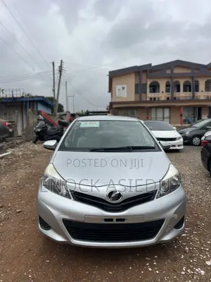 Toyota Vitz 1.3 FWD 5dr 2014 Silver