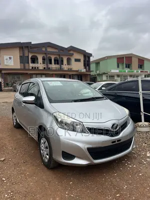 Toyota Vitz 1.3 FWD 5dr 2014 Silver